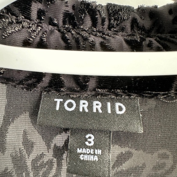 Torrid size 3 crushed velvet button up blouse - Picture 3 of 4